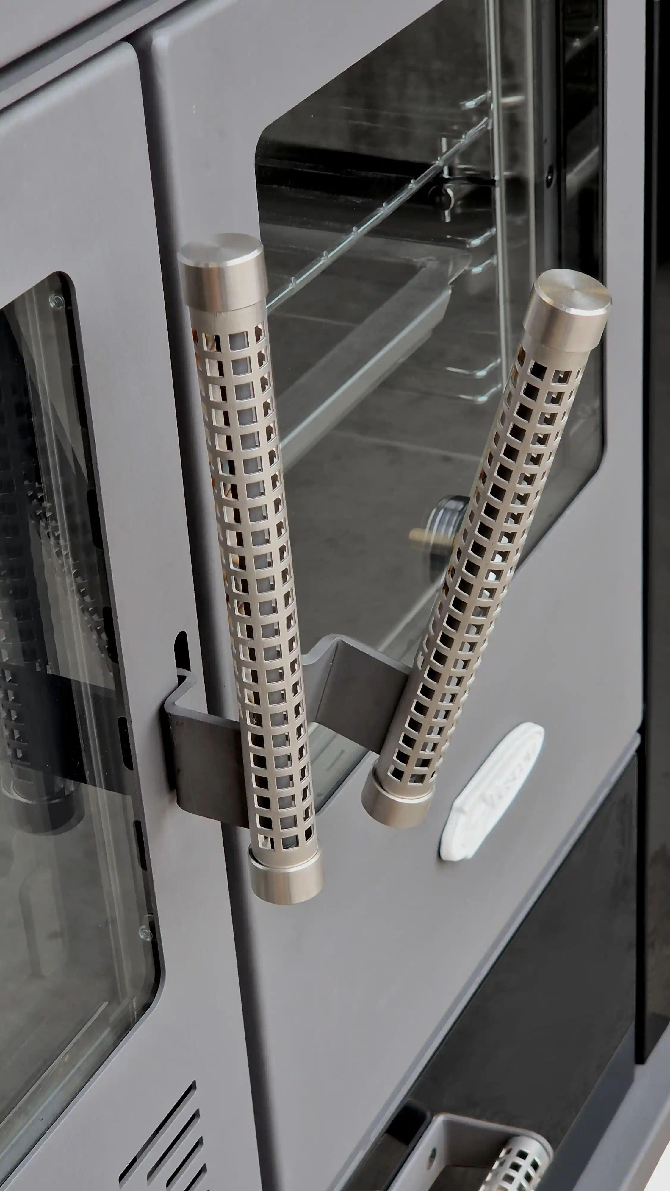 Dettaglio maniglie in acciaio inox termocucina a legna Dama FC